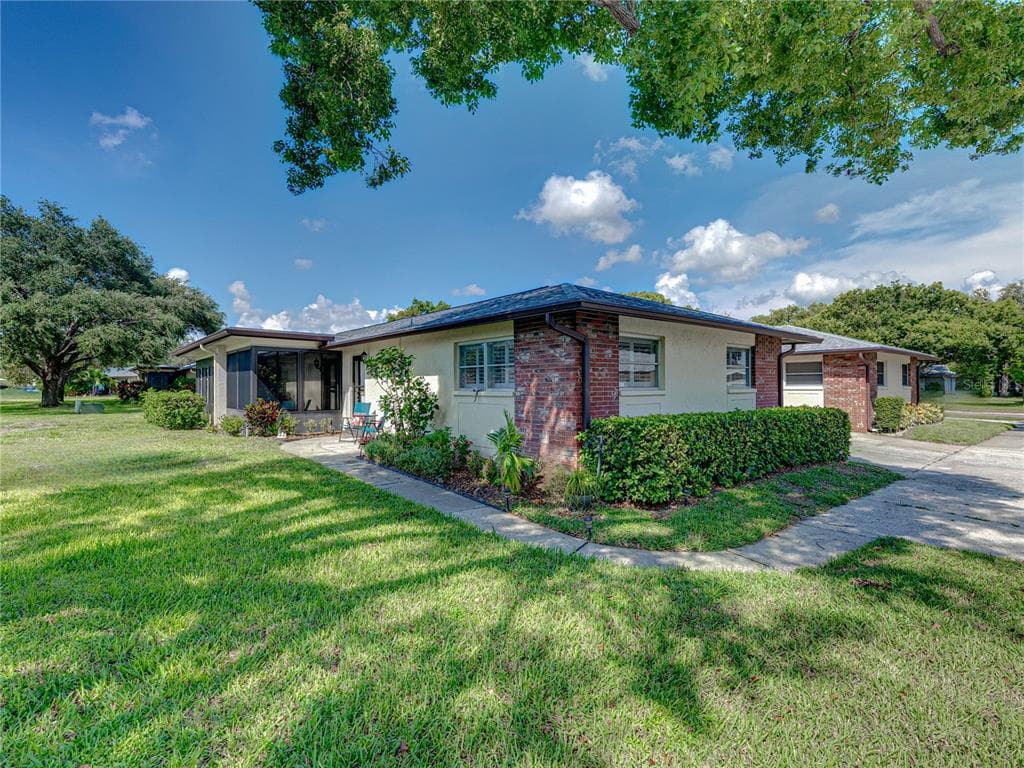 1231 QUEEN ANNE DRIVE UNIT D PALM HARBOR, FL 34684