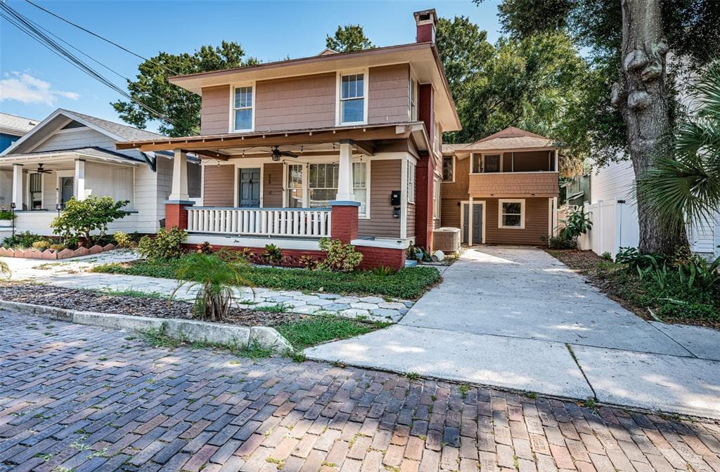 620 EARLE AVENUE N ST PETERSBURG, FL 33705