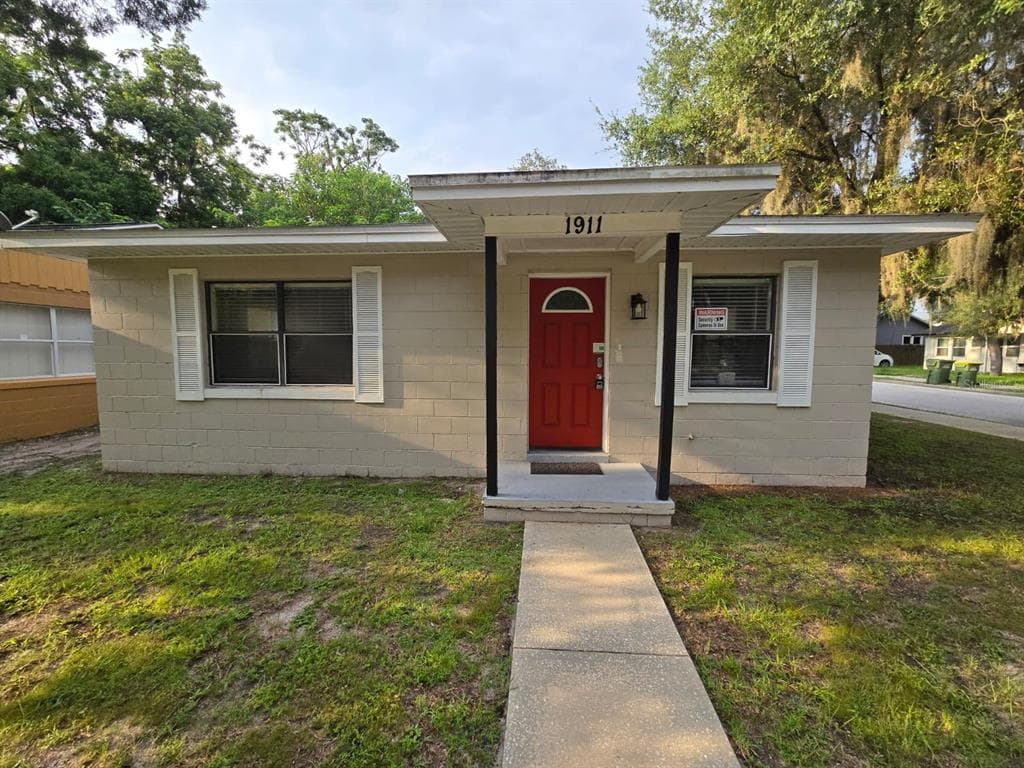 1911 HIGH STREET LEESBURG, FL 34748