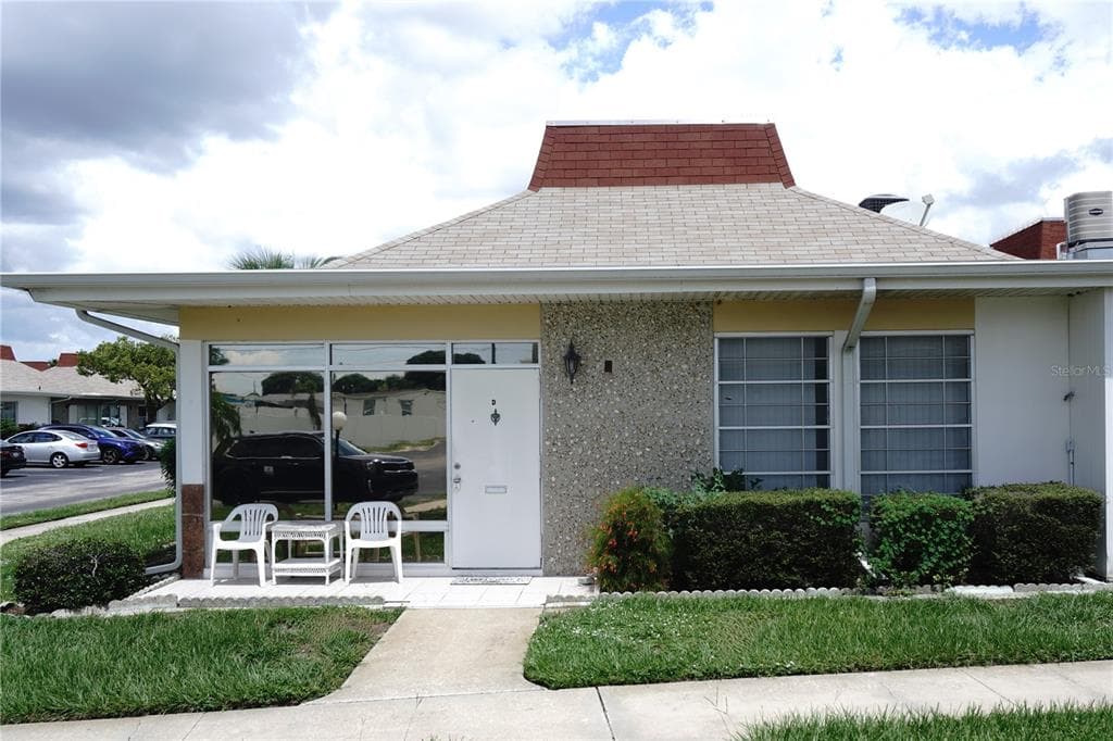 4338 TAHITIAN GARDENS CIRCLE UNIT D HOLIDAY, FL 34691