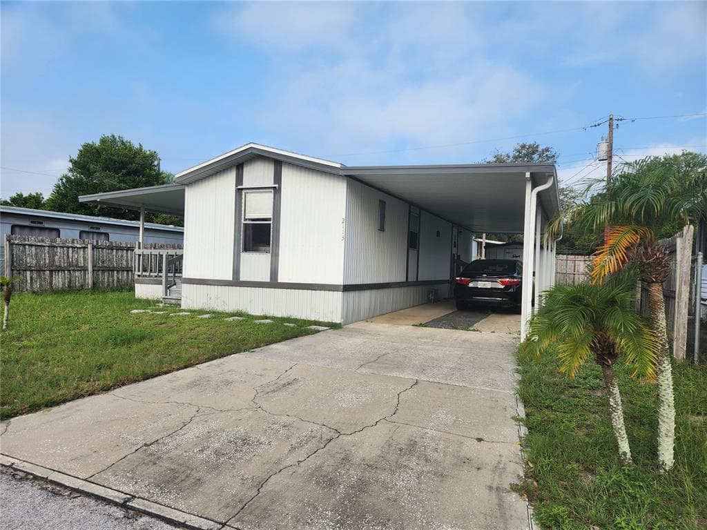 2113 HOYLE DRIVE HOLIDAY, FL 34691