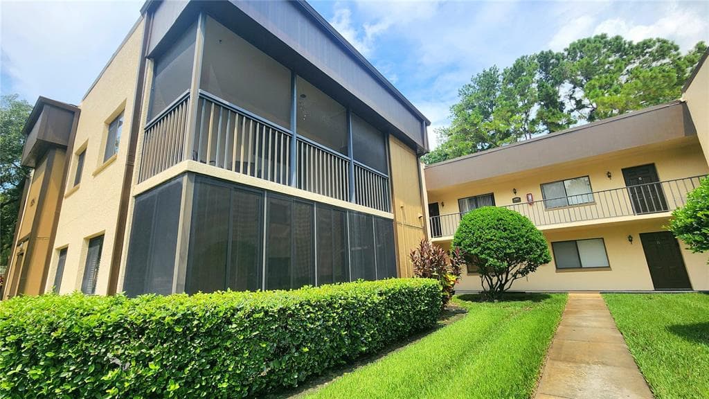 11804 RAINTREE LAKE LANE UNIT A TAMPA, FL 33617