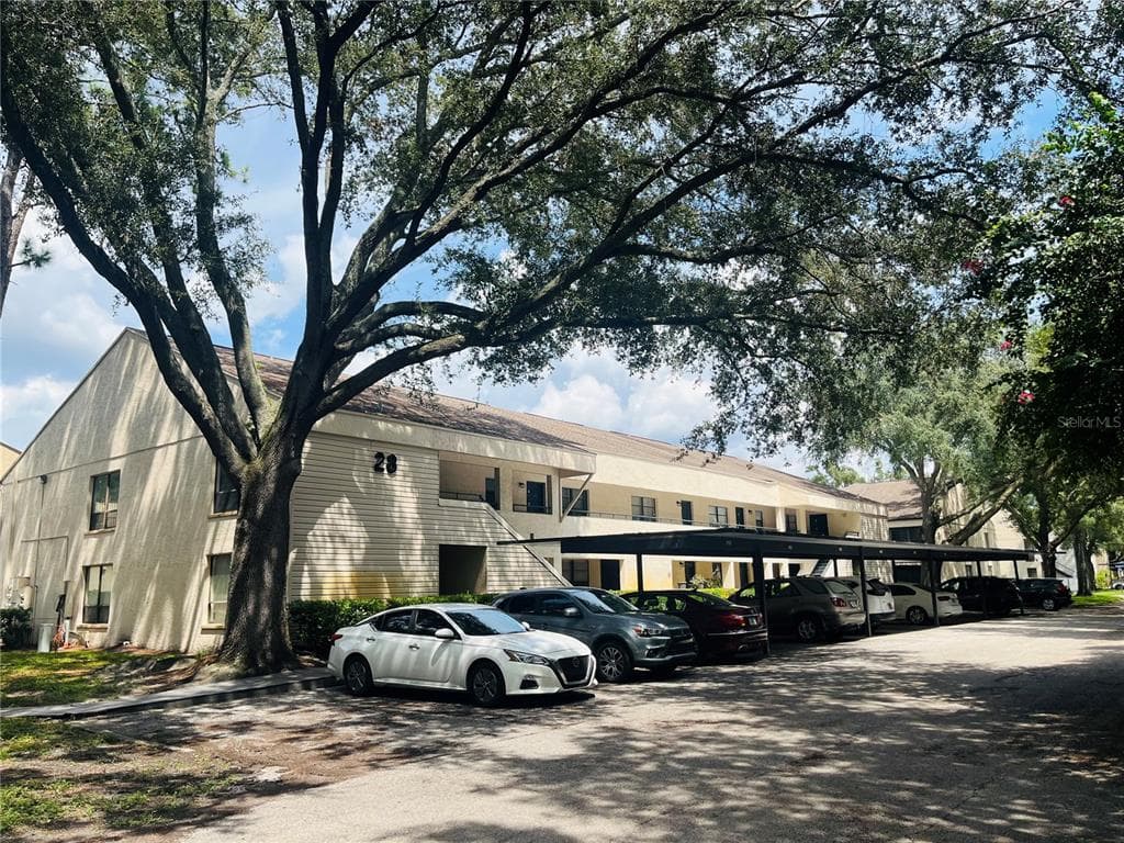 4933 PURITAN CIRCLE UNIT 101 TAMPA, FL 33617