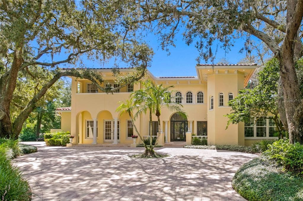 1105 VALLADOLID DE AVILA TAMPA, FL 33613