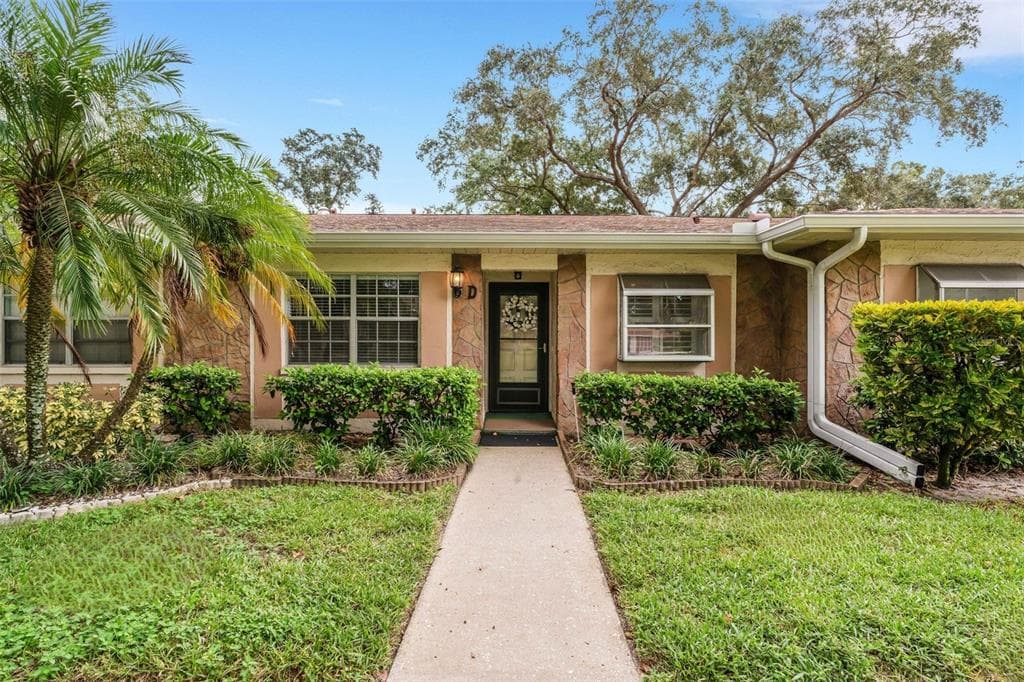 2275 LARK CIRCLE E UNIT D PALM HARBOR, FL 34684