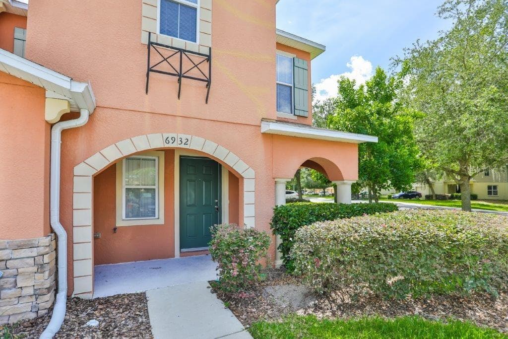 6932 HAWTHORNE TRACE LANE RIVERVIEW, FL 33578