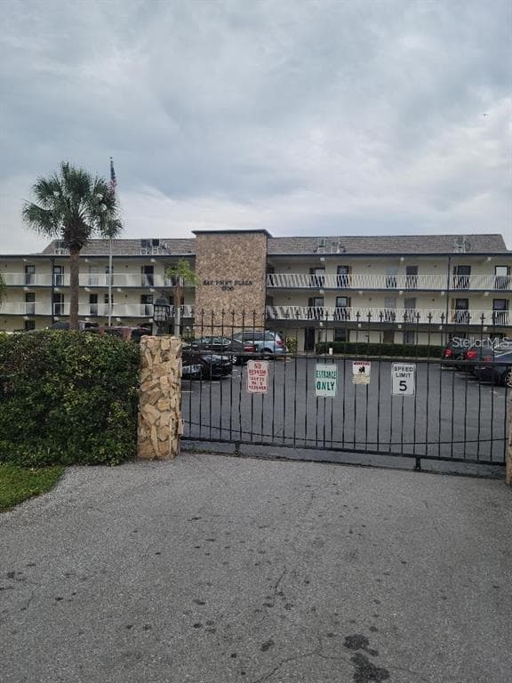 6100 12TH STREET S UNIT 211 ST PETERSBURG, FL 33705