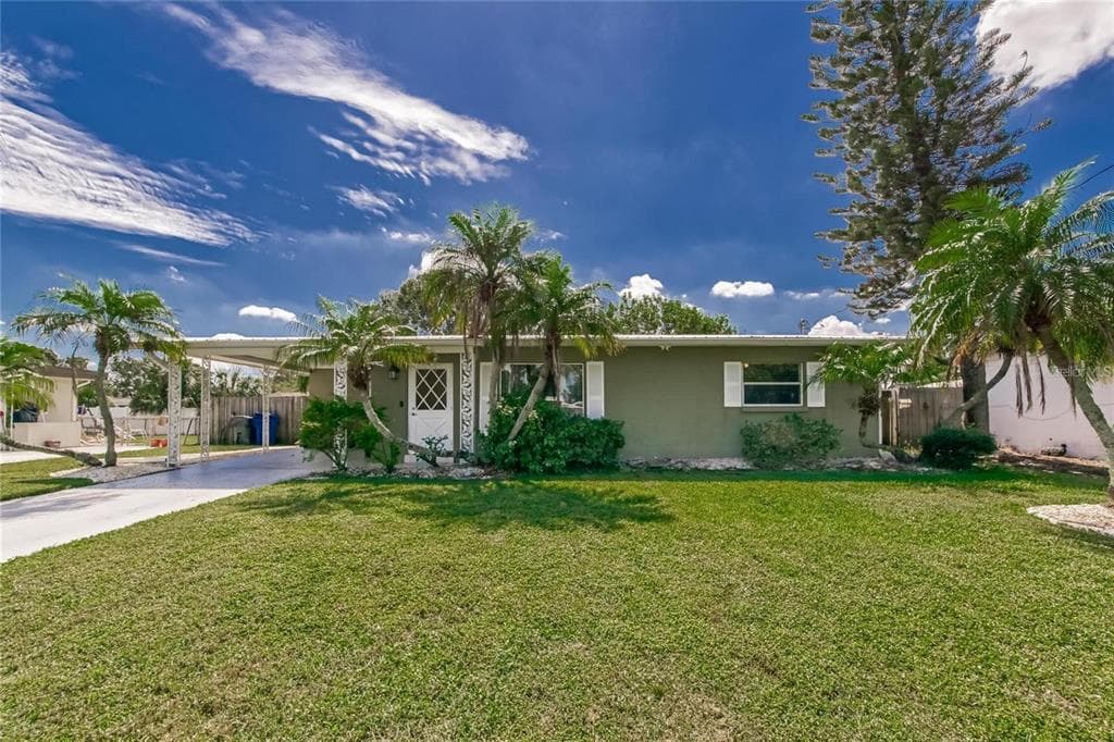 532 FAIRFAX LANE APOLLO BEACH, FL 33572