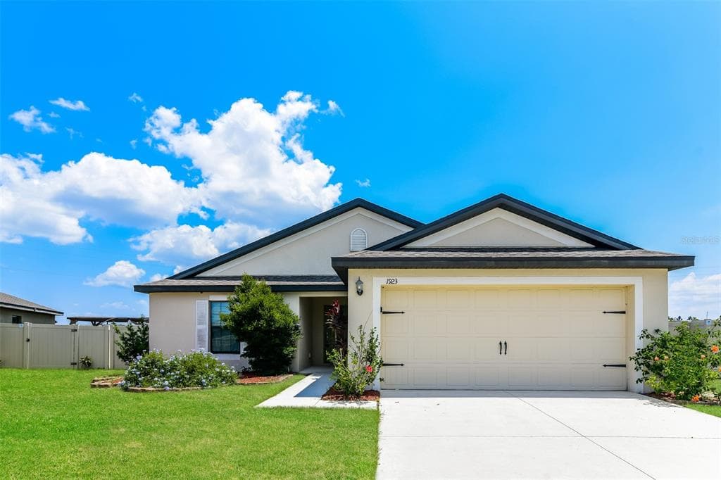 1923 AMBER SWEET CIRCLE DUNDEE, FL 33838