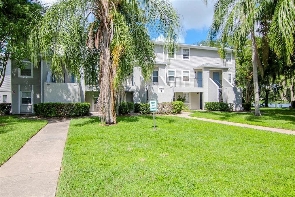 7236 E BANK DRIVE UNIT 7236 TAMPA, FL 33617