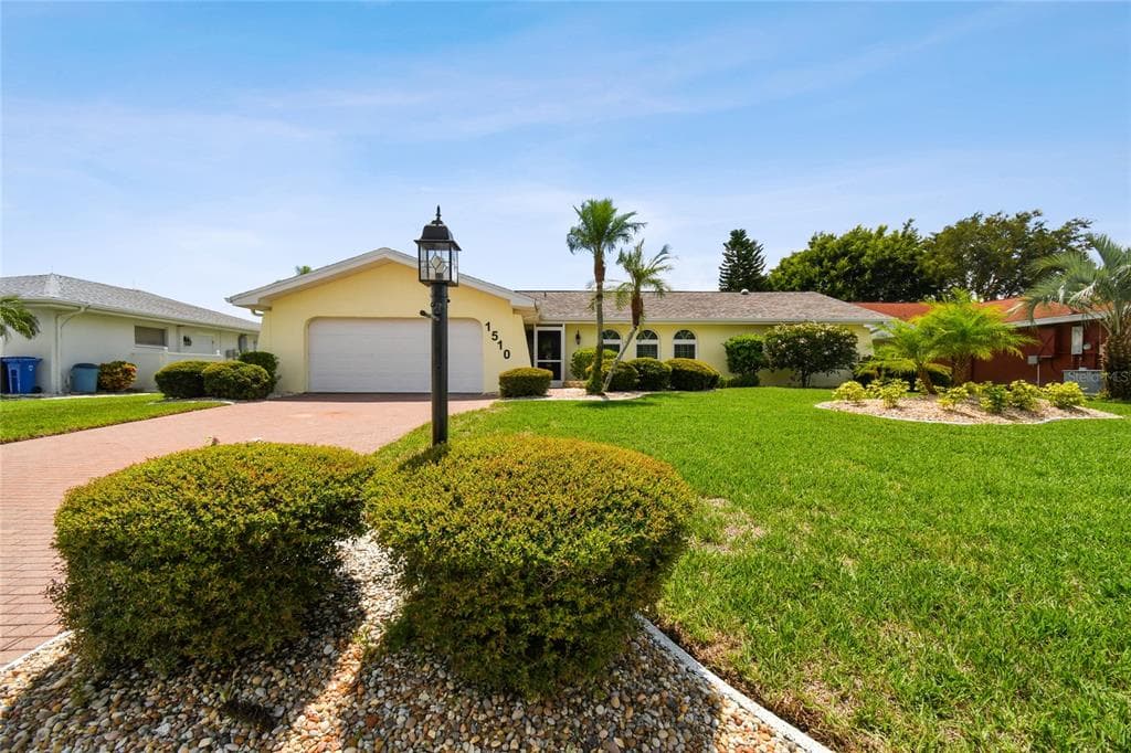1510 NEW BEDFORD DRIVE SUN CITY CENTER, FL 33573