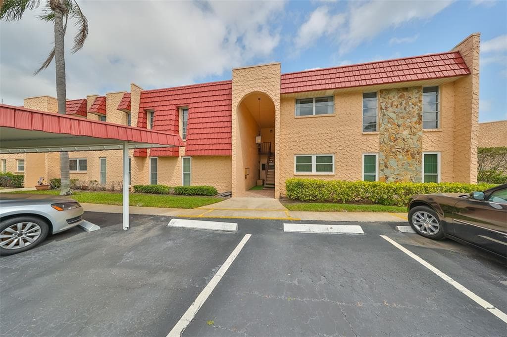 224 BUTTONWOOD CIRCLE SEMINOLE, FL 33777