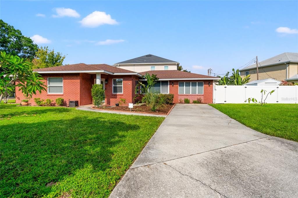 3625 W TAMPA CIRCLE