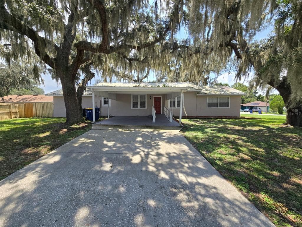 1 BAY RIDGE LOOP MASCOTTE, FL 34753