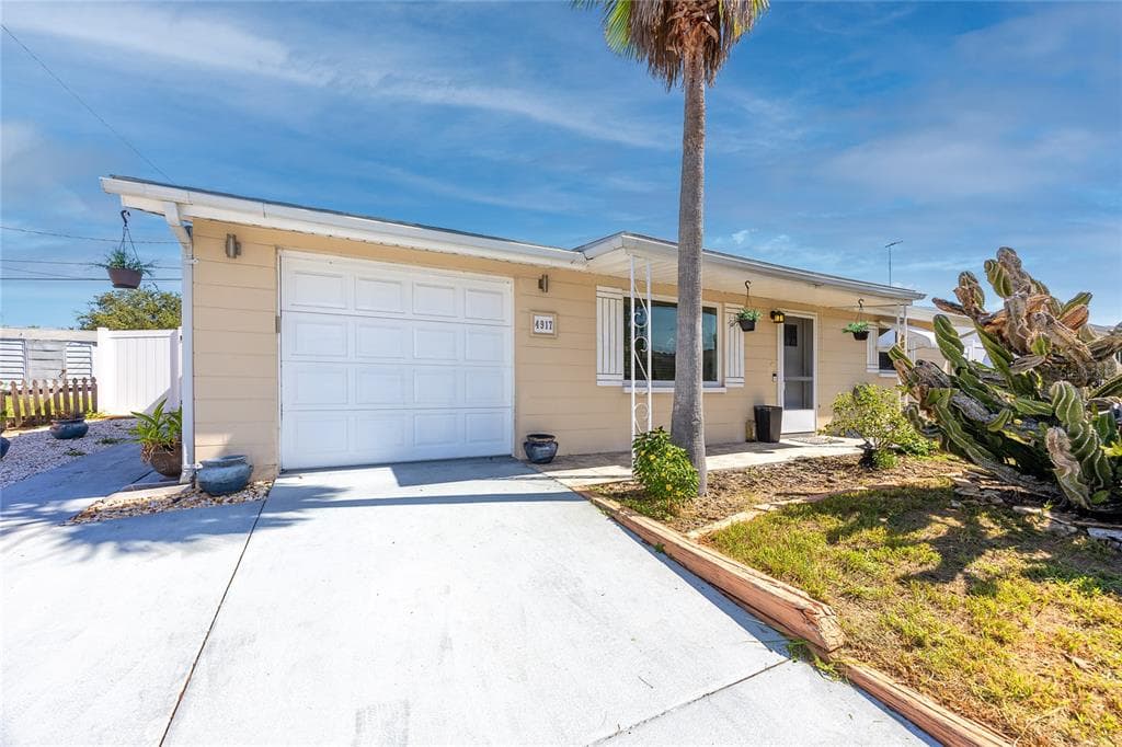 4917 PHOENIX AVENUE HOLIDAY, FL 34690