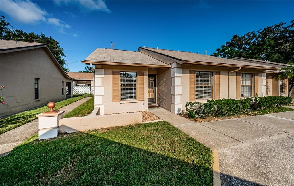 4760 SUNNY LOOP UNIT 4760 HOLIDAY, FL 34690