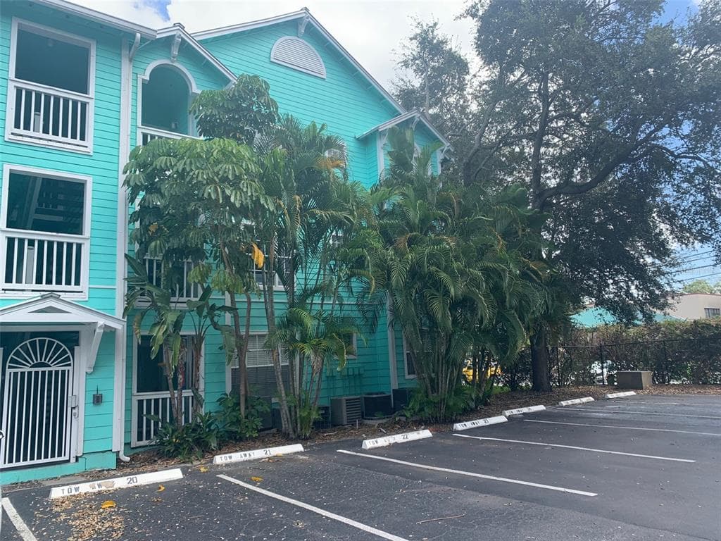 3002 W CLEVELAND STREET UNIT E8 TAMPA, FL 33609