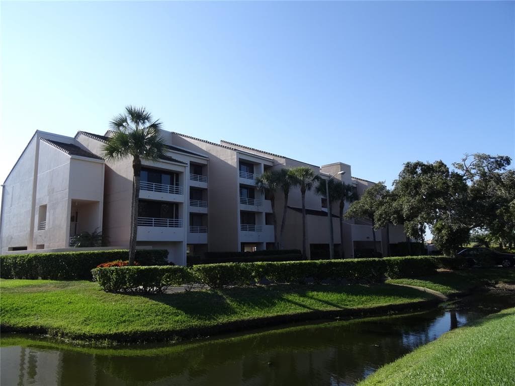 6260 KIPPS COLONY COURT UNIT 203 GULFPORT, FL 33707