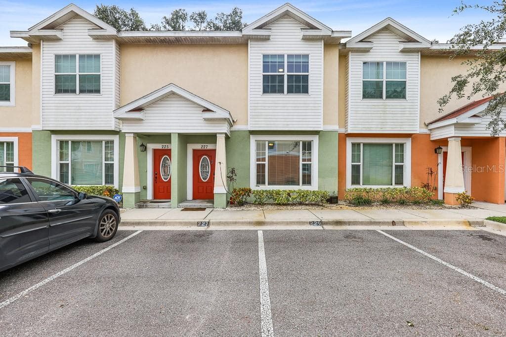 227 ALEXANDER WOODS DRIVE PLANT CITY, FL 33563