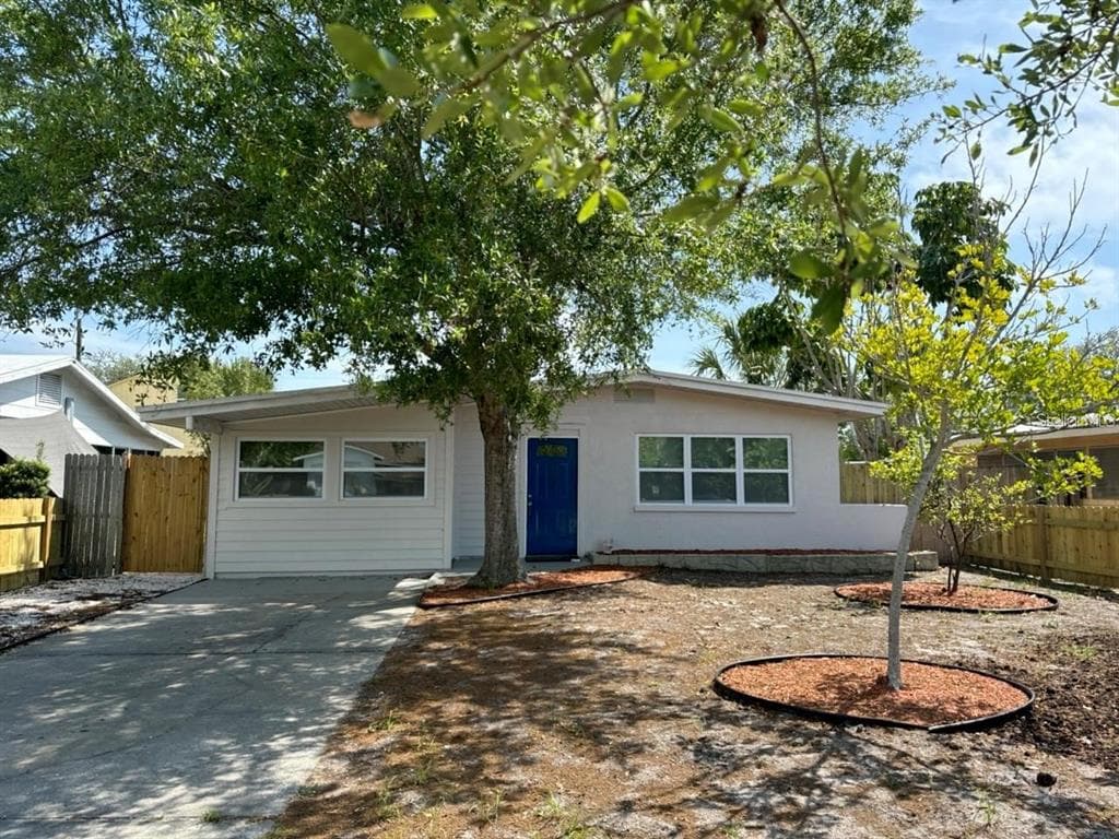 6558 2ND AVENUE S ST PETERSBURG, FL 33707
