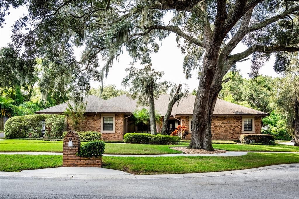 2003 OAKWOOD KNOLL COURT VALRICO, FL 33596