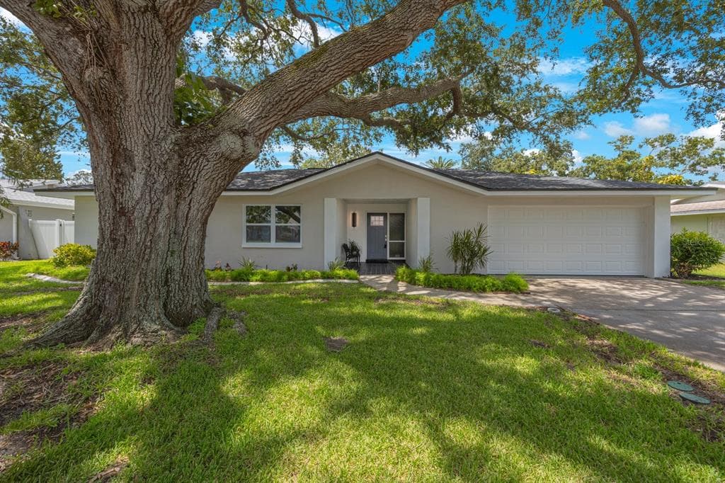 1995 ARVIS CIRCLE E CLEARWATER, FL 33764