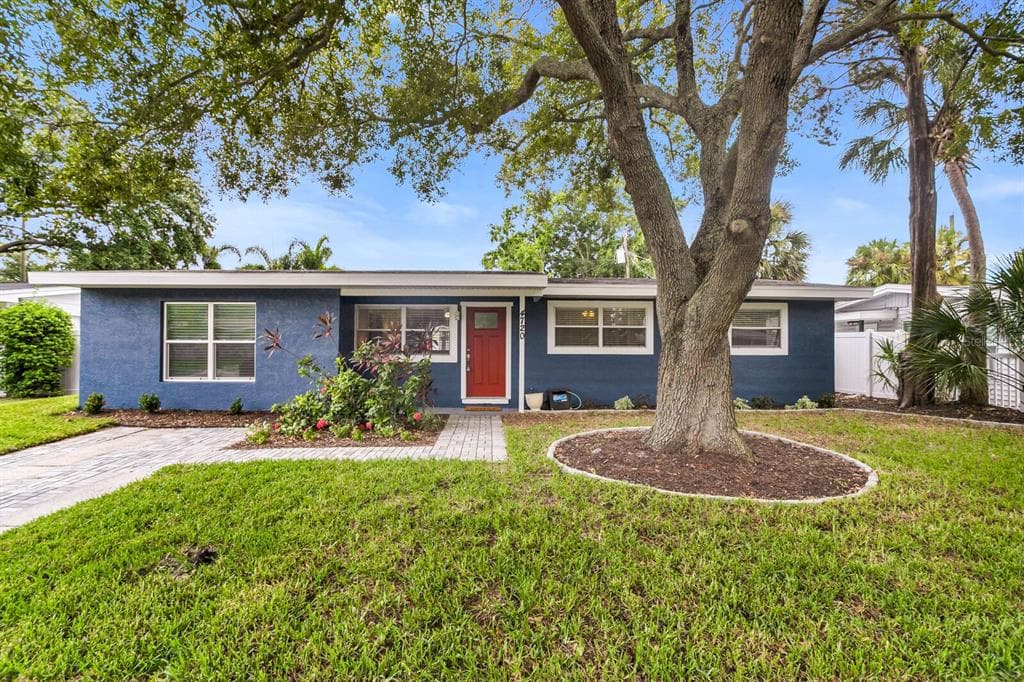 4720 W WALLACE AVENUE TAMPA, FL 33611