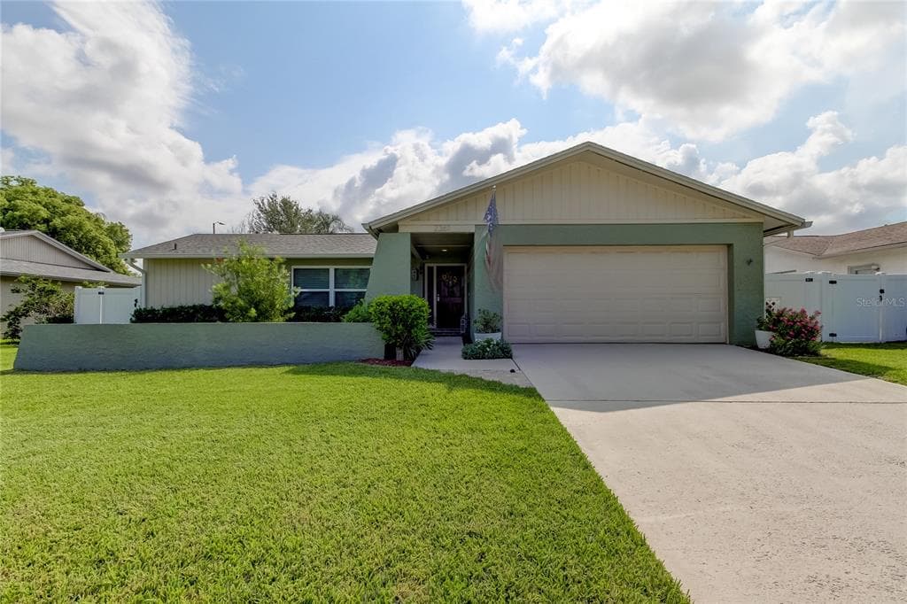 2361 HAWTHORNE DR CLEARWATER, FL 33763