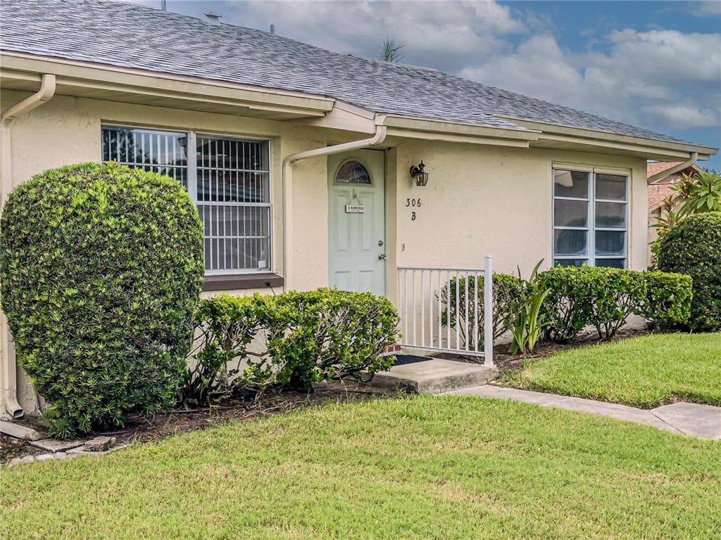 306 FRIAR COURT UNIT B SUN CITY CENTER, FL 33573