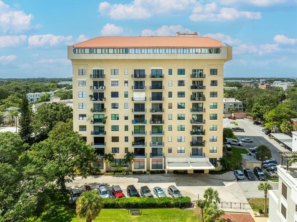 2109 BAYSHORE BOULEVARD UNIT 203 TAMPA, FL 33606