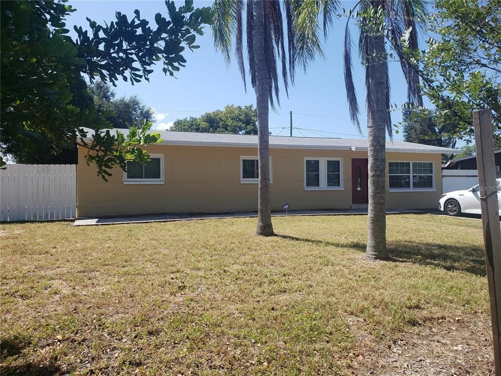 218 LEWIS BOULEVARD SE ST PETERSBURG, FL 33705
