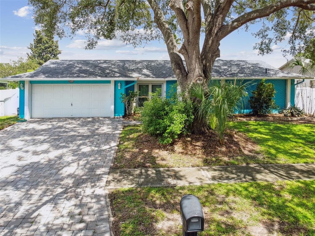 3925 DUNAIRE DRIVE VALRICO, FL 33596