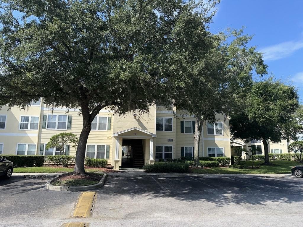 18346 BRIDLE CLUB DRIVE UNIT 18346 TAMPA, FL 33647