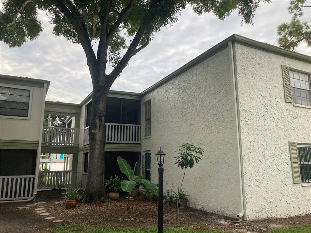 4611 W NORTH B STREET UNIT 220 TAMPA, FL 33609