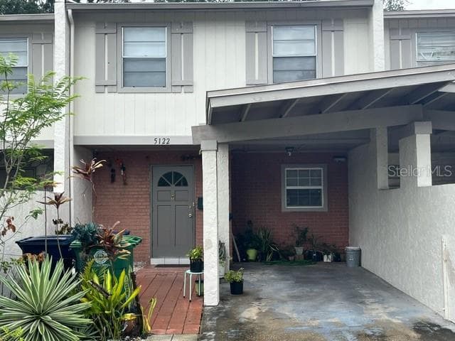 5122 TENNIS COURT CIRCLE TAMPA, FL 33617