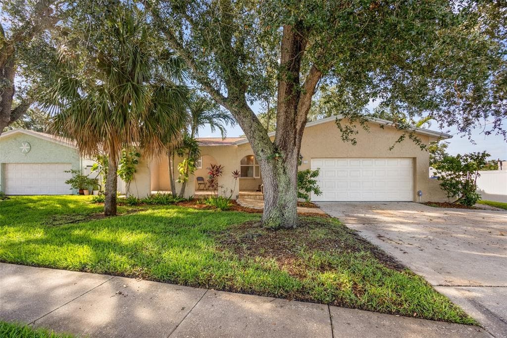 1900 62ND AVENUE NE ST PETERSBURG, FL 33702