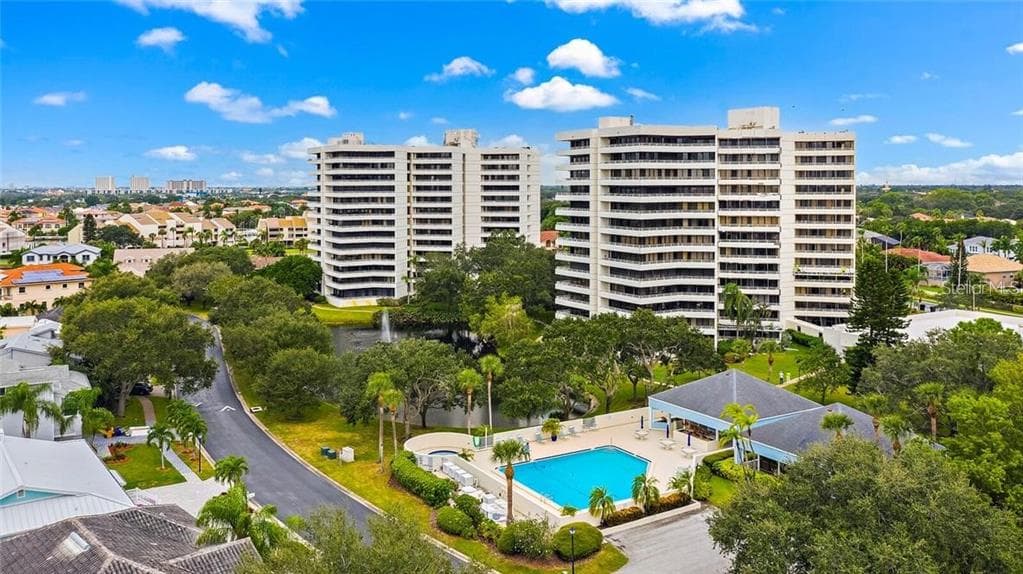 5950 PELICAN BAY PLAZA S UNIT PH-1C GULFPORT, FL 33707