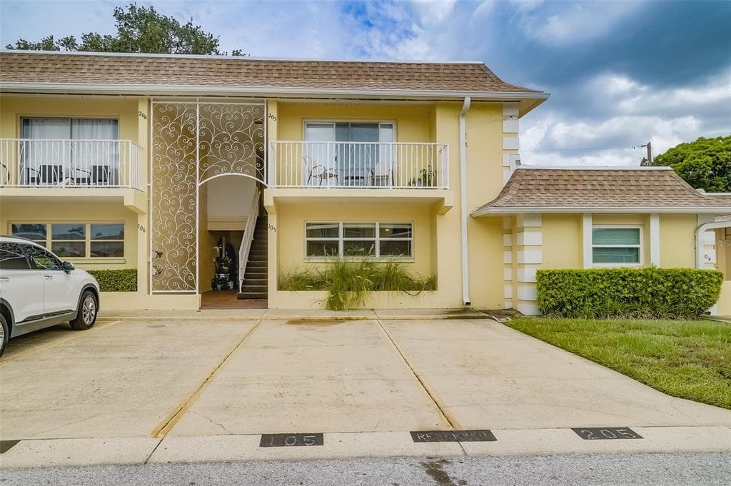 610 INDIAN ROCKS ROAD N UNIT 105 BELLEAIR BLUFFS, FL 33770