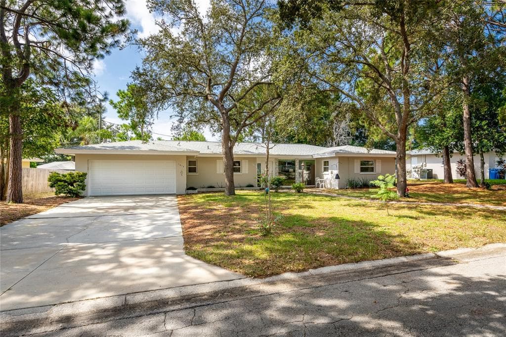 1215 TAYLOR AVE DUNEDIN, FL 34698