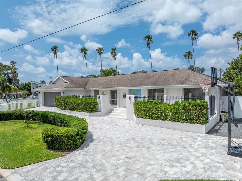 3800 HUNTINGTON STREET NE ST PETERSBURG, FL 33703
