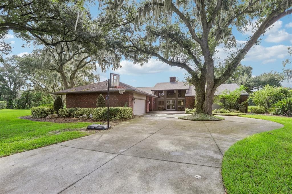 2202 COUNTRY CLUB COURT PLANT CITY, FL 33566