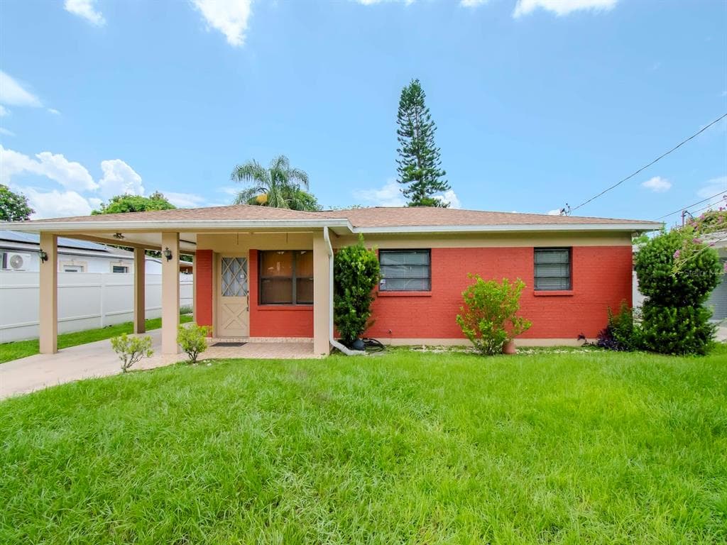 2816 W LAKE AVENUE TAMPA, FL 33607