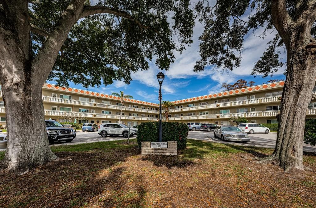 2426 ECUADORIAN WAY UNIT 60 CLEARWATER, FL 33763
