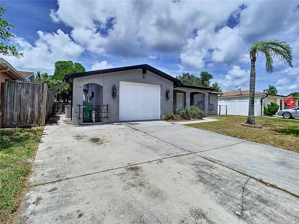 1747 FONT LANE HOLIDAY, FL 34691