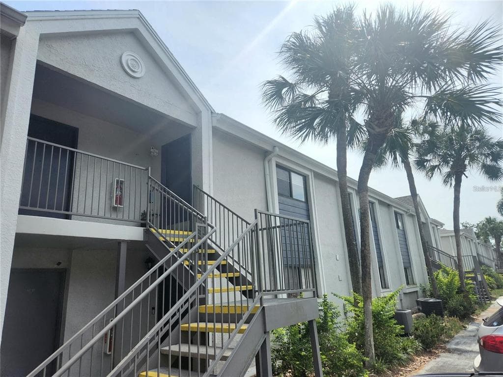 7608 PINERY WAY UNIT F TAMPA, FL 33615
