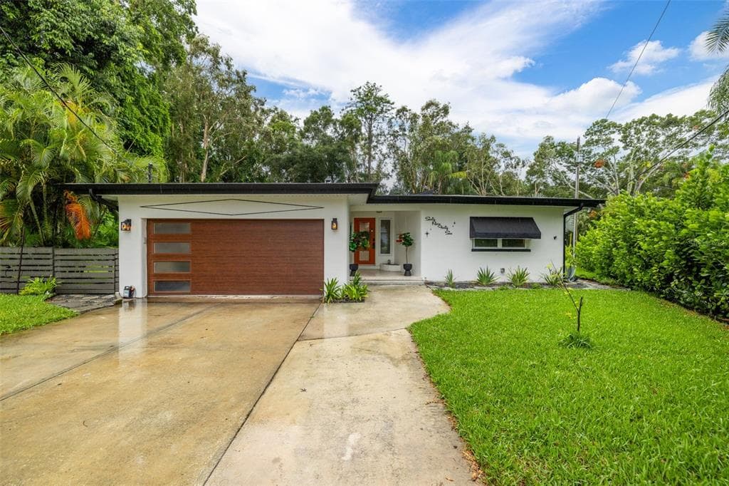 6946 BOUGAINVILLA AVENUE S ST PETERSBURG, FL 33707