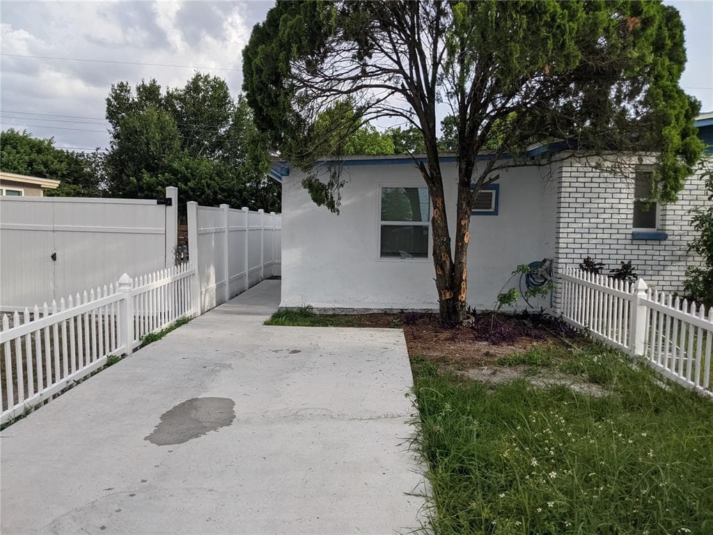 4538 W MINNEHAHA STREET UNIT B TAMPA, FL 33614
