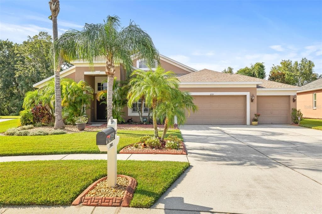 21011 PINE KNOT LANE