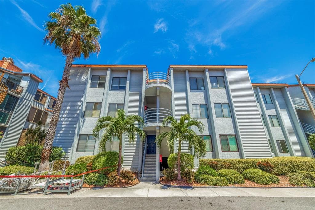 557 PINELLAS BAYWAY UNIT 222 TIERRA VERDE, FL 33715