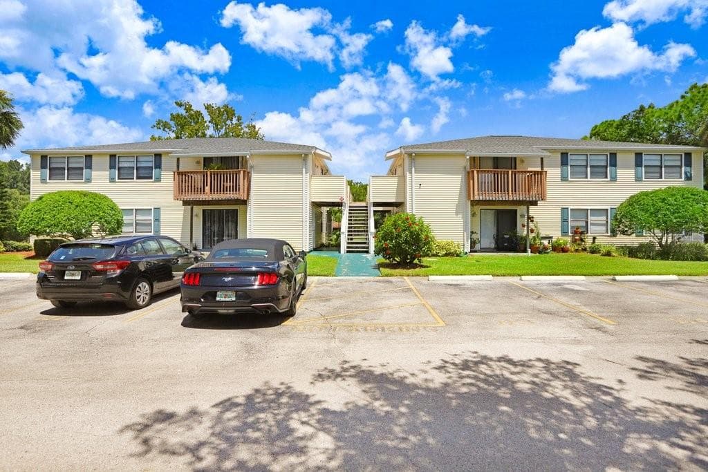137 HUNTER LAKE DRIVE UNIT C OLDSMAR, FL 34677